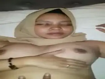 Ukhti Tante Hijab Semok Cantik Pasrah Kasur